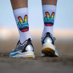 sporcks_running_socks_hands_up_4